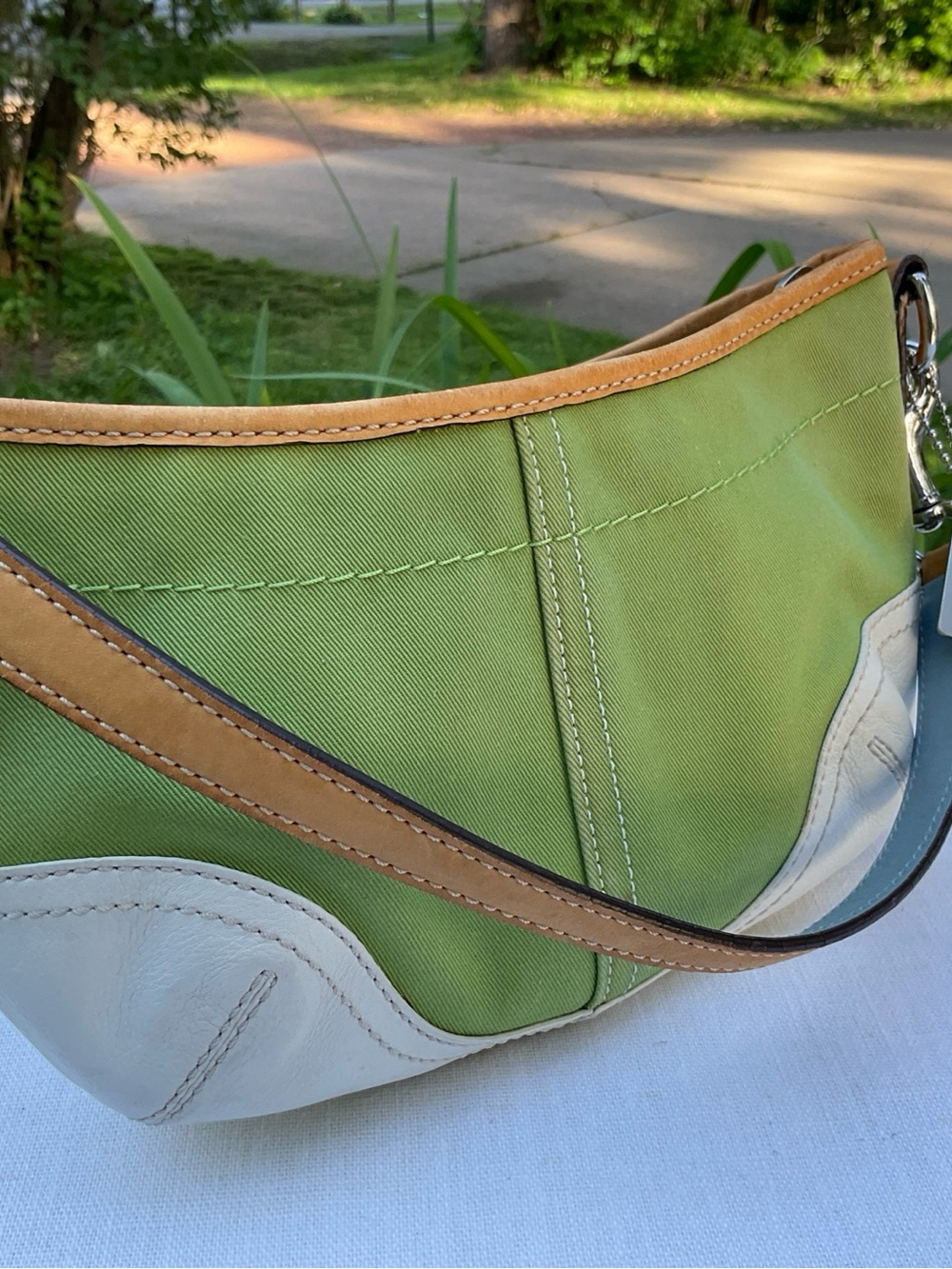 VINTAGE COACH GREEN W/WHITE LEATHER DEMI daisy BAG 1813 - Picture 5 of 13